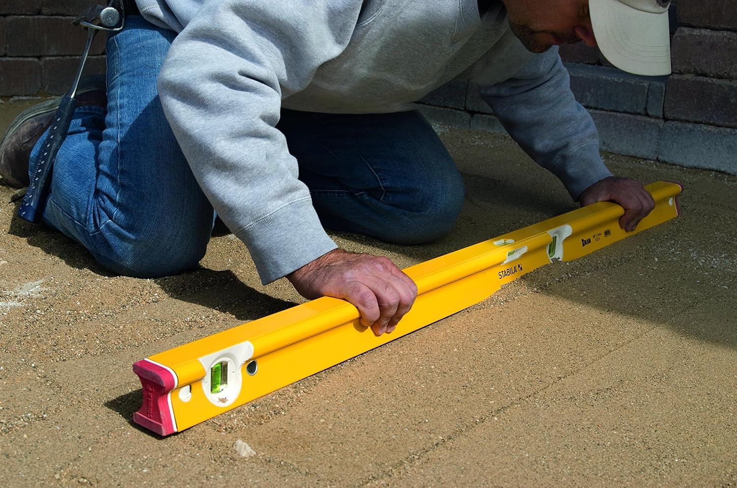 Stabila 18371 R-TYPE 60Cm Spirit Level, Yellow/Black image number 4