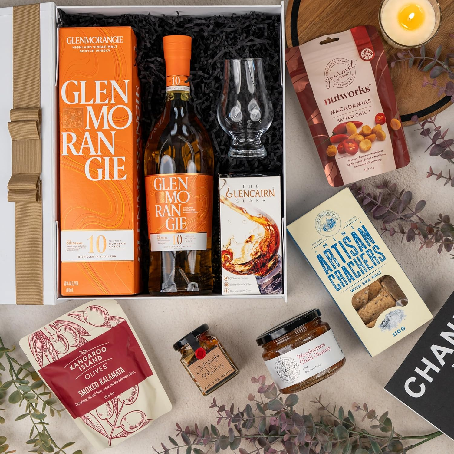 Luxury Whisky Hamper, Gourmet Delights, Thoughtful Thank You Gesture, Whisky, Chutney, Olives & Gourmet Snacks image number 5