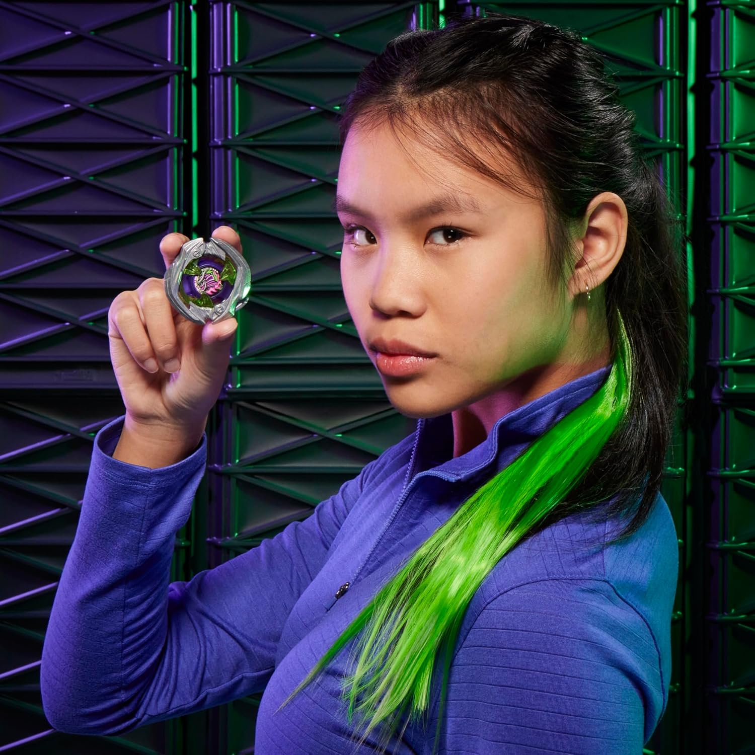 Beyblade X Official Victory Grip Right-Spin Launcher Set with Takara Tomy Attack Type Top Right-Spinning Top Toy, Battling Tops Game Toys, Ages 8+ image number 3