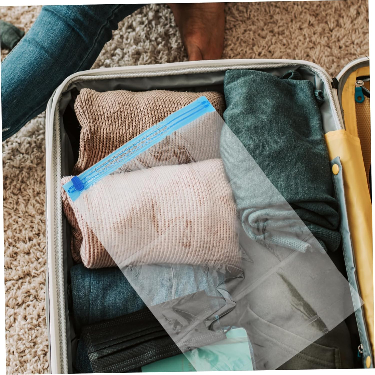 Levemolo 5Pcs Travel Hand Roll Vacuum Compression Bags for Clothes Space Saver Bags for International Travel Must Haves Material for Easy Identification image number 1