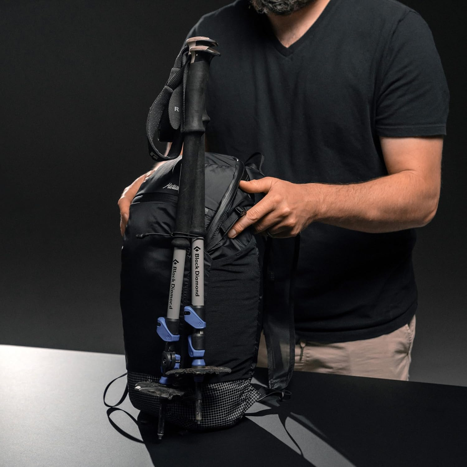 Matador Freefly16 Foldable Backpack - Small Hiking Backpack Men & Women, Ultralight Backpack with Material Loops, Waterproof Daypack for Travel, Cycling, Running, Outdoor, Skiing, Black, 16 Lang image number 6