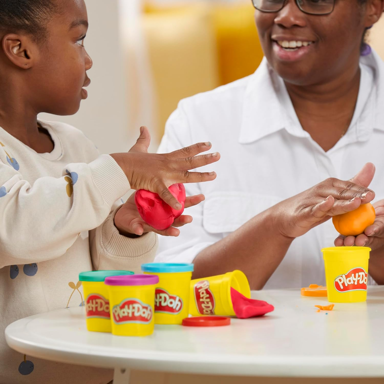 Hasbro Play-Doh - Fun Tub Inc 5 Tubs of Dough and 18 Acc - Creative Kids Toys - Ages 3+ image number 3