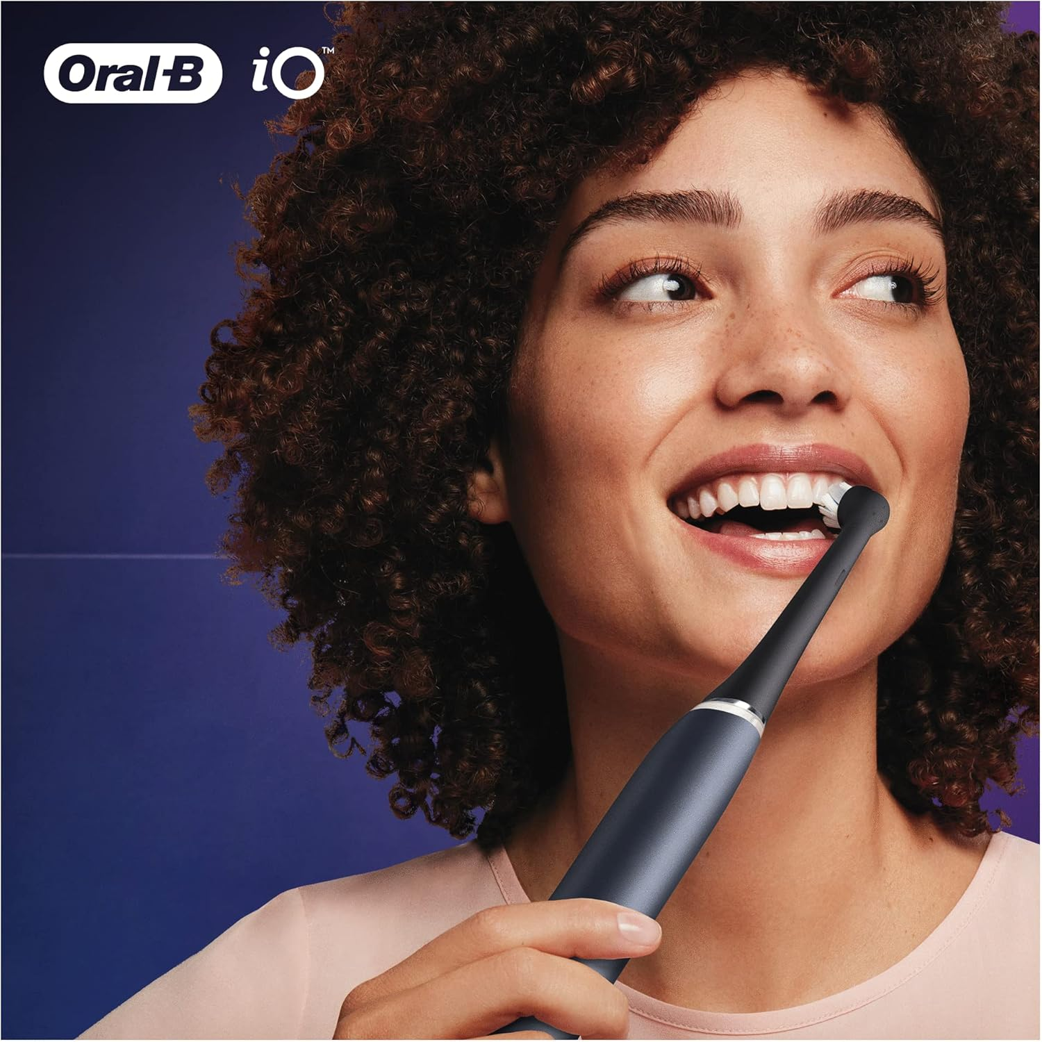 Oral-B Set of 4 Io Ultimate Clean Brush Heads Black image number 4