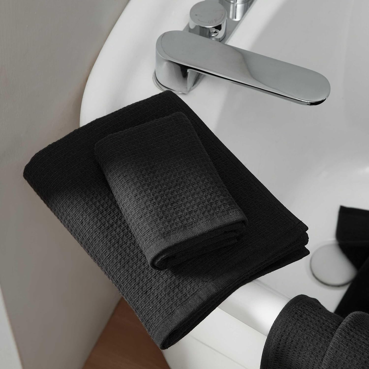 Calvin Klein - Towel Set, Soft & Absorbent Cotton Towels, Modern Bathroom Decor (Eternity Solid Black, 3-Piece) image number 7