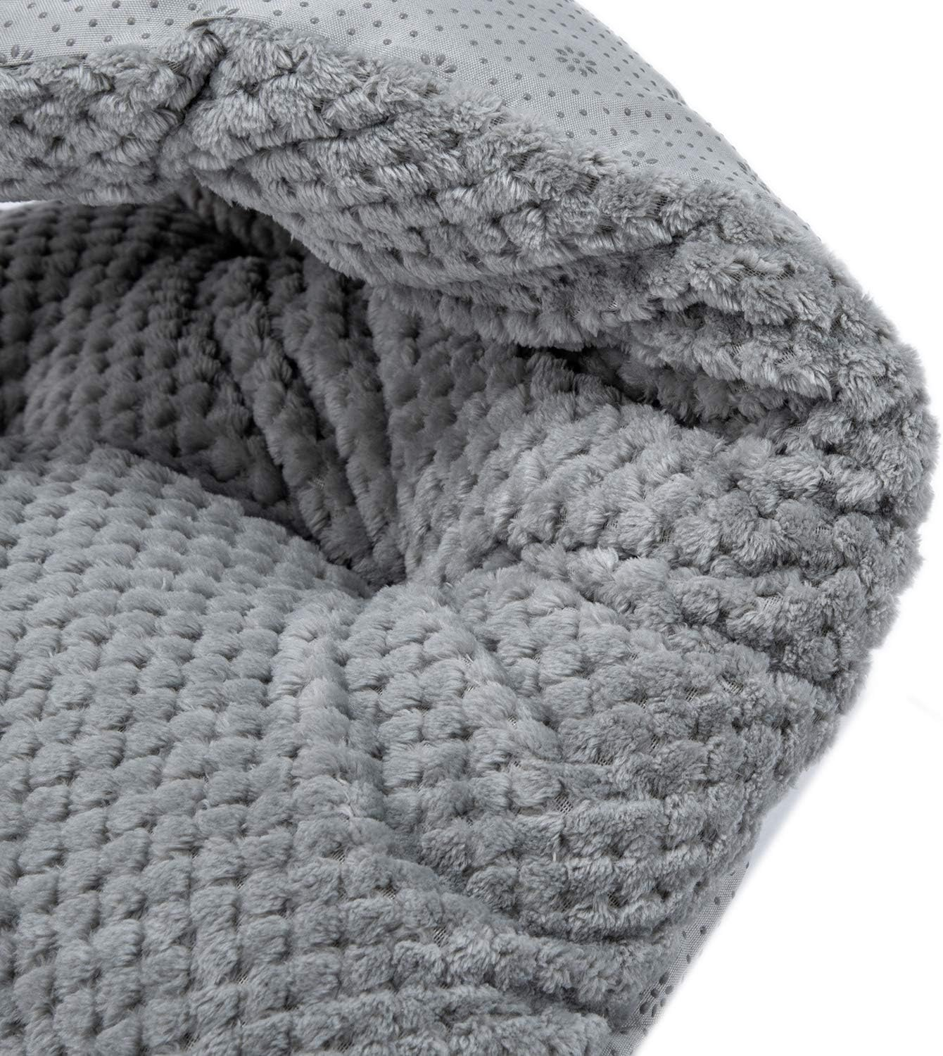 WONDER MIRACLE Fuzzy Deluxe Small Pet Crate Bed, Super Plush Washable Dog or Cat Beds Ideal for Dog Crates, Machine Wash & Dryer Friendly (15'' X 23'', S-Grey) image number 4