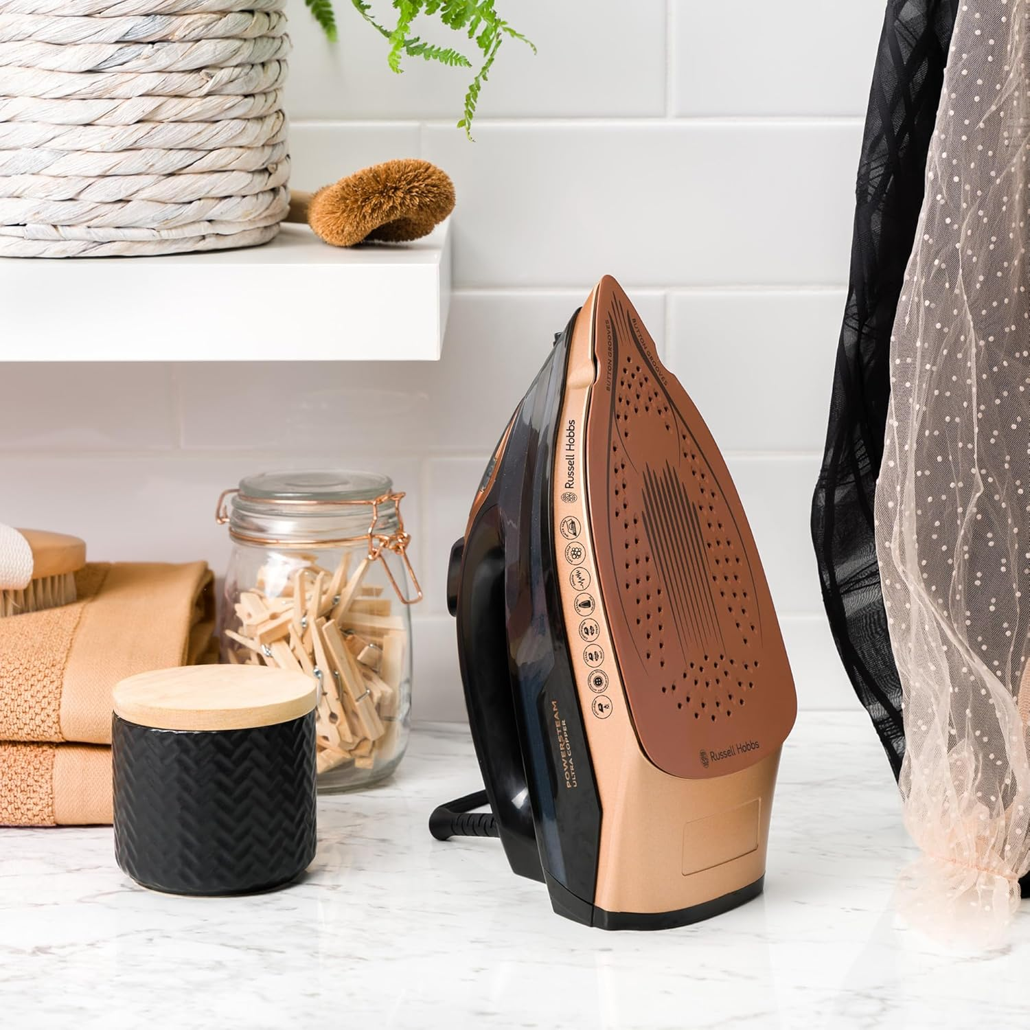 Russell Hobbs Powersteam Ultra Copper Iron, RHC560, 350Ml Water Tank, Vertical Steam Function, Non-Stick, Black and Copper image number 2