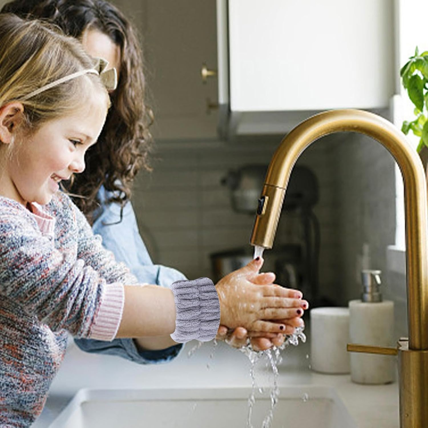 Wrist Wash Bands - Face Wash Wristbands | 2 Pieces Coral Fleece Spa Wristband | Sports Sweat Wiping Bracelet | Absorbent Wristbands for Girls Women Prevent Liquid from Spilling down Arms image number 3