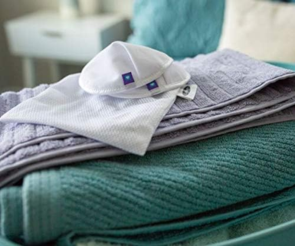 Lansinoh Washable Nursing Pads, Teardrop Contoured Bamboo Viscose Pad, Reusable Breast Pads for Every Day and Night Use for Breastfeeding Mums, (Pack of 4)