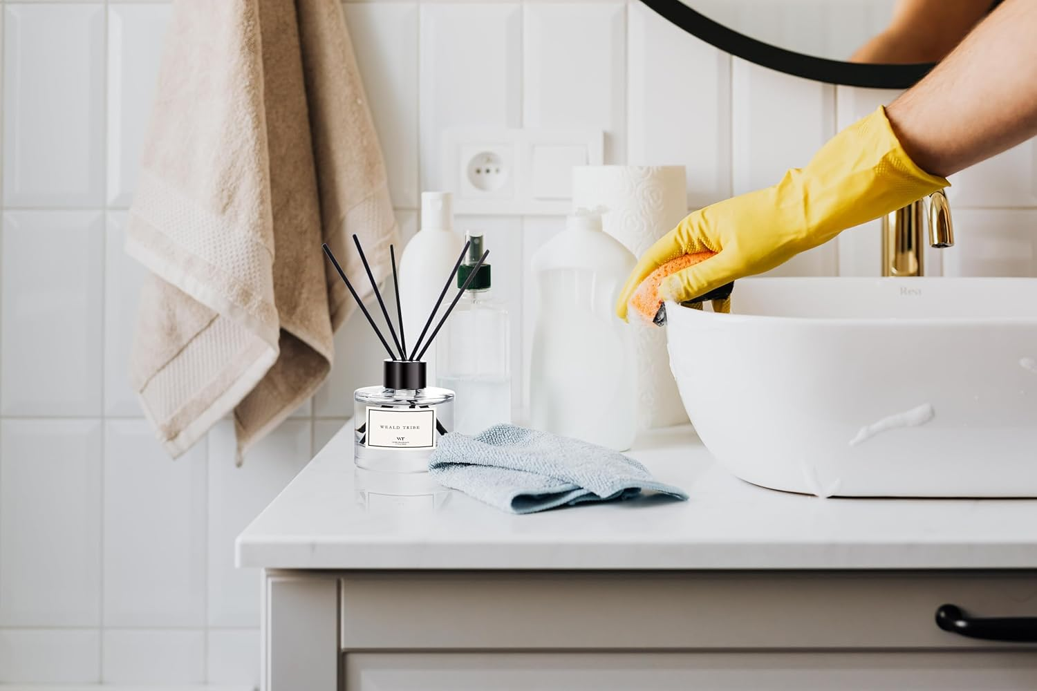 Weald Tribe Flower Reed Diffuser Set of 3 for Bathroom Accessories Shelf Decor & Air Fresheners, Stick Defusers | Velvet Vanilla, Hotel White Tea, Tahitian Crown Flower Scent(1.7Oz/Pack) Office Gift image number 3