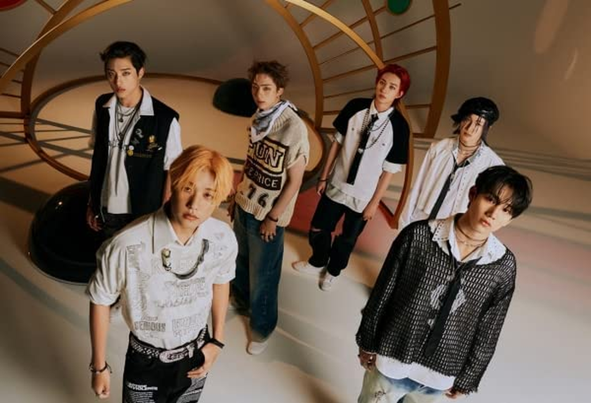 P1HARMONY HARMONY : ZERO in 4Th Mini Album ZERO in Version Cd+96P Booklet+1P Standing Photocard+1Ea LOGO Sticker+1Ea Photo Stamp+1P Special Photocard+1P Selfie Photocard+Tracking Sealed image number 3