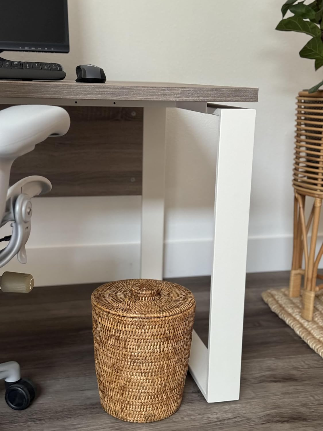 KOUBOO La Jolla Rattan round Waste Basket with Lid & Plastic Insert, 2 Gallon Woven Wastebasket for Bathroom, Kitchen, Office, Living Room, & Home Decor, Honey Brown image number 3