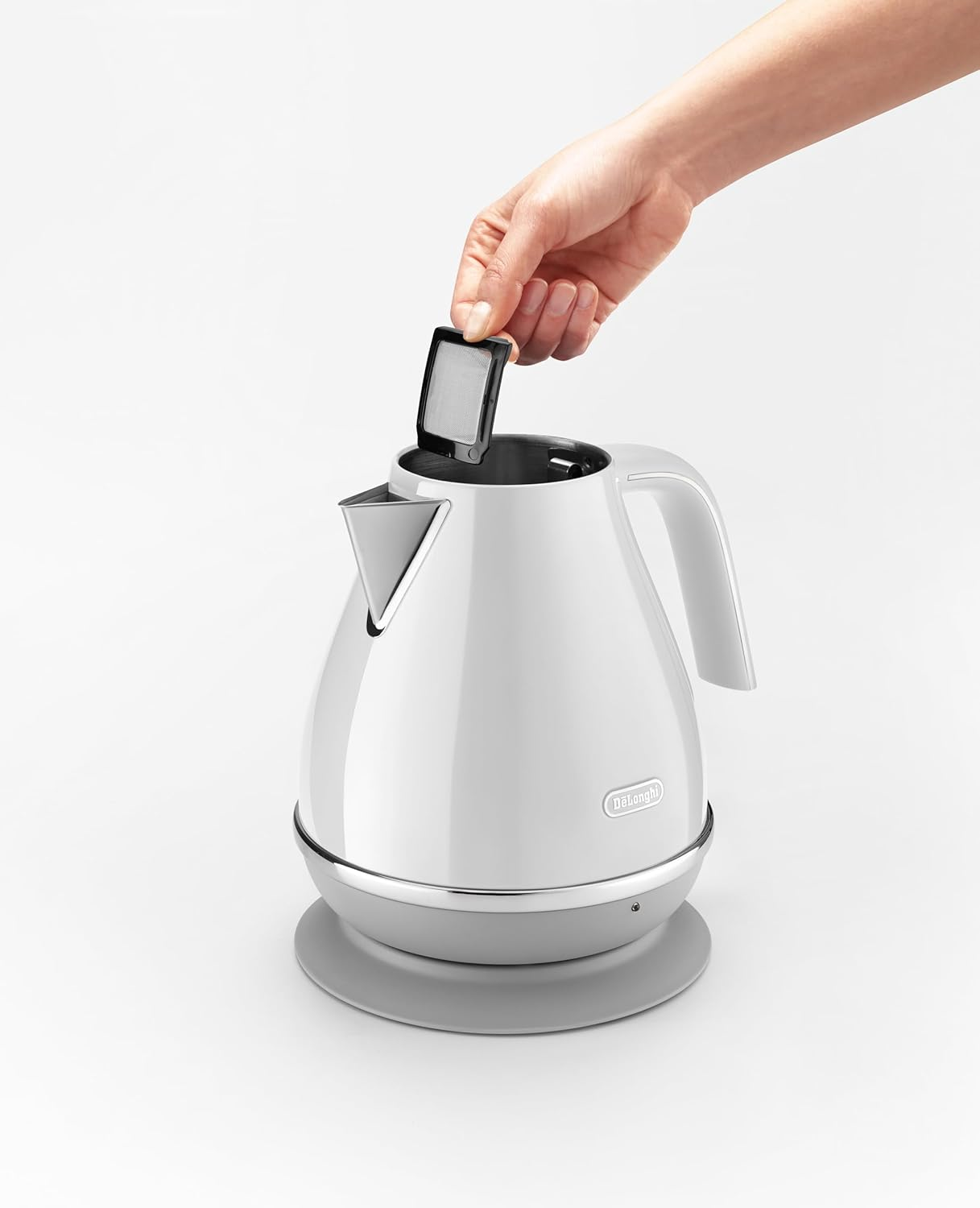 De'Longhi Icona Capitals Electric Kettle KBOC2001W, 1.7L Capacity, 360-Degree Swivel Base, Cord Storage, White image number 1