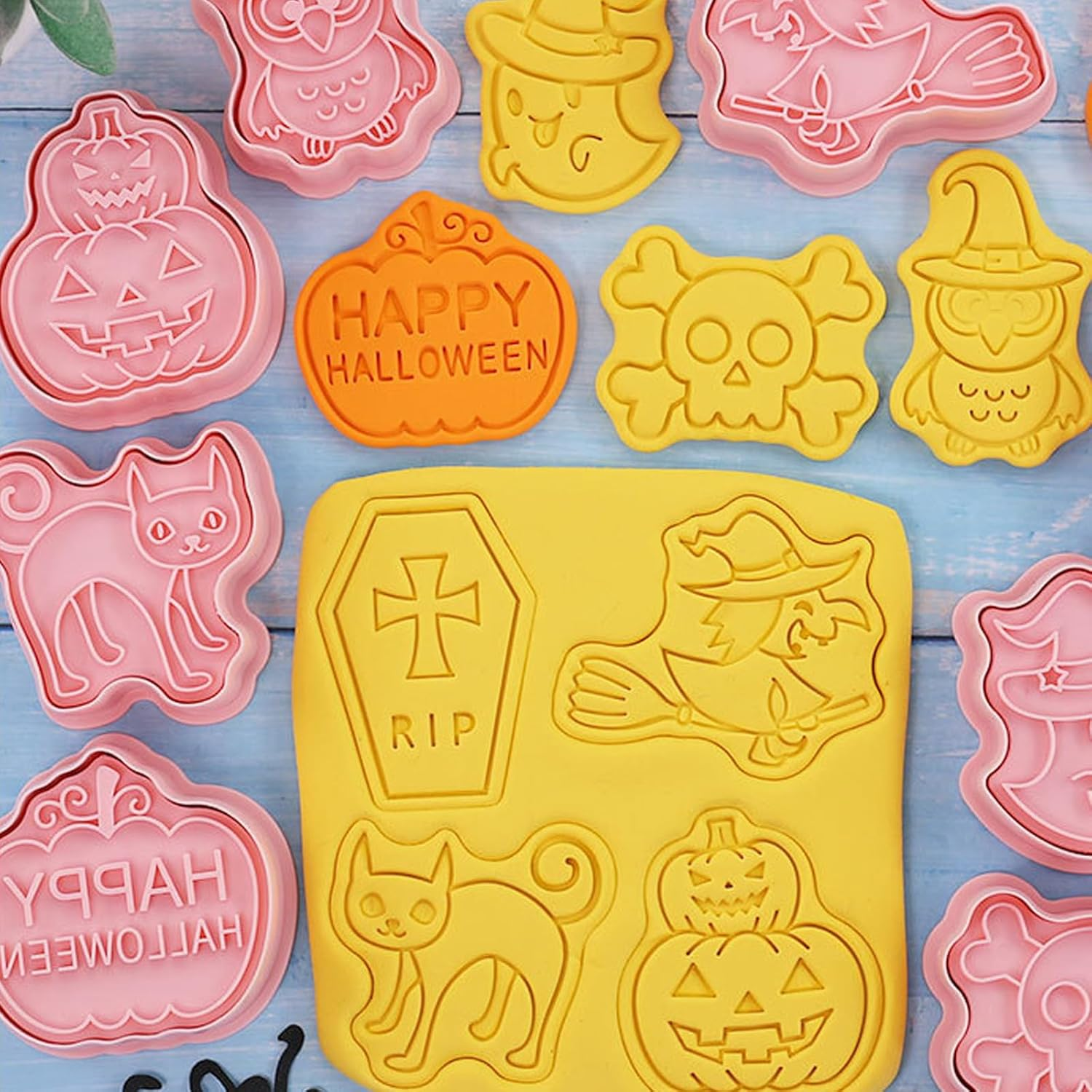 108Pcs Halloween Cookie Cutters Set, Including 8Pcs Biscuit Cutters and 100Pcs Clear Cookie Bags, Fun Baking Molding Cookie Baking Mould Plastic 3D Cookie Stamps Embossing Cutters for Biscuit