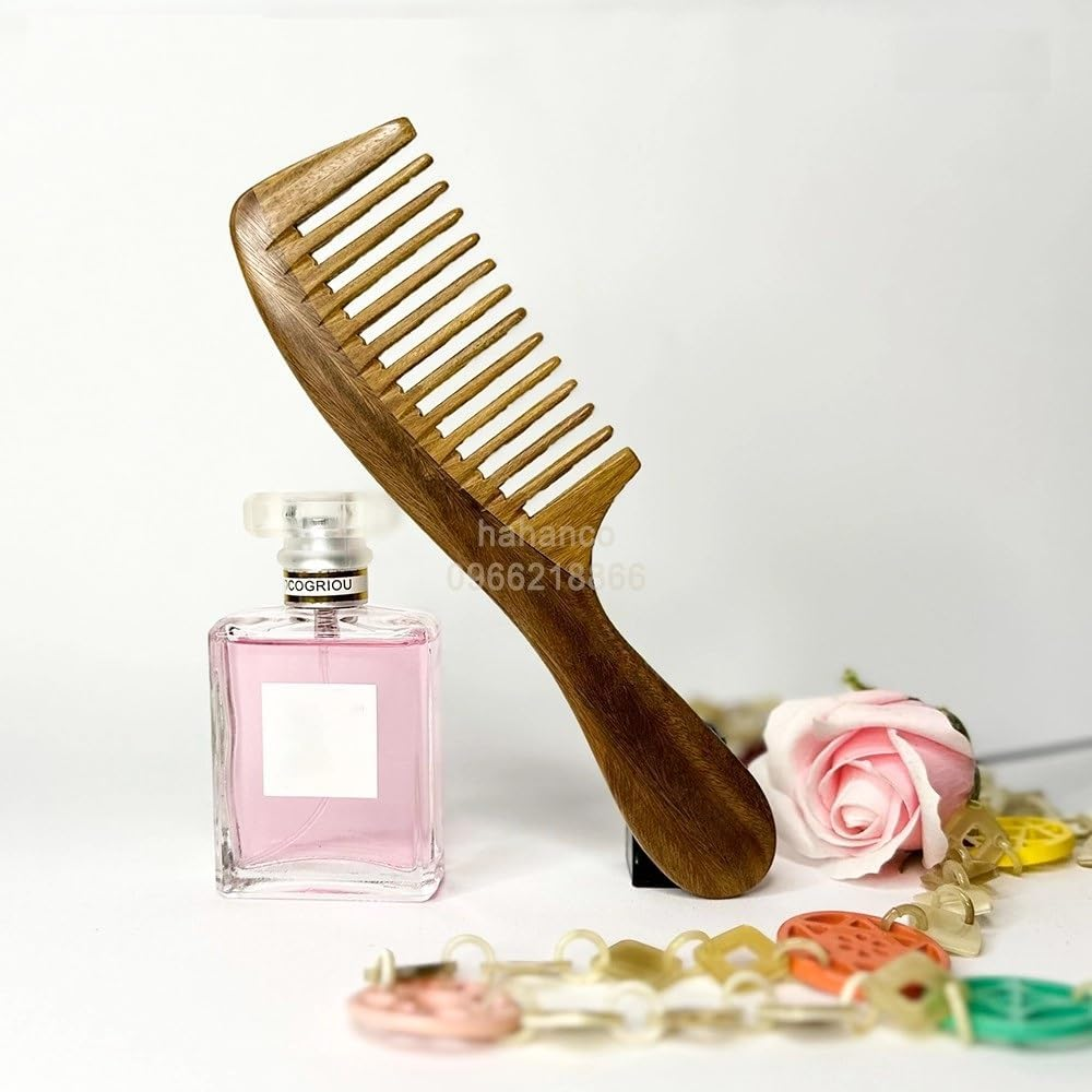 Handcrafted Green Cypress Wood Comb &ndash; Wide Teeth, Aromatic & Ergonomic Handle image number 6