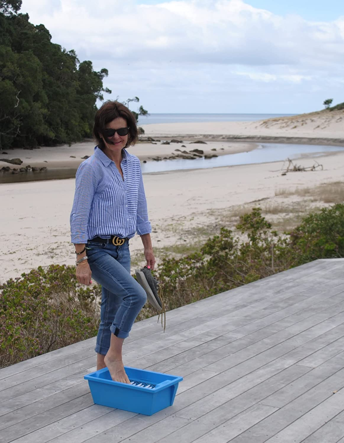 SWABBO Footwasher, Beach Essentials for Washing Feet Outdoors, Portable Pool Foot Bath, Keep Sand and Dirt Out of the House, Portable and Durable, for Beach, Poolside, Camping image number 2