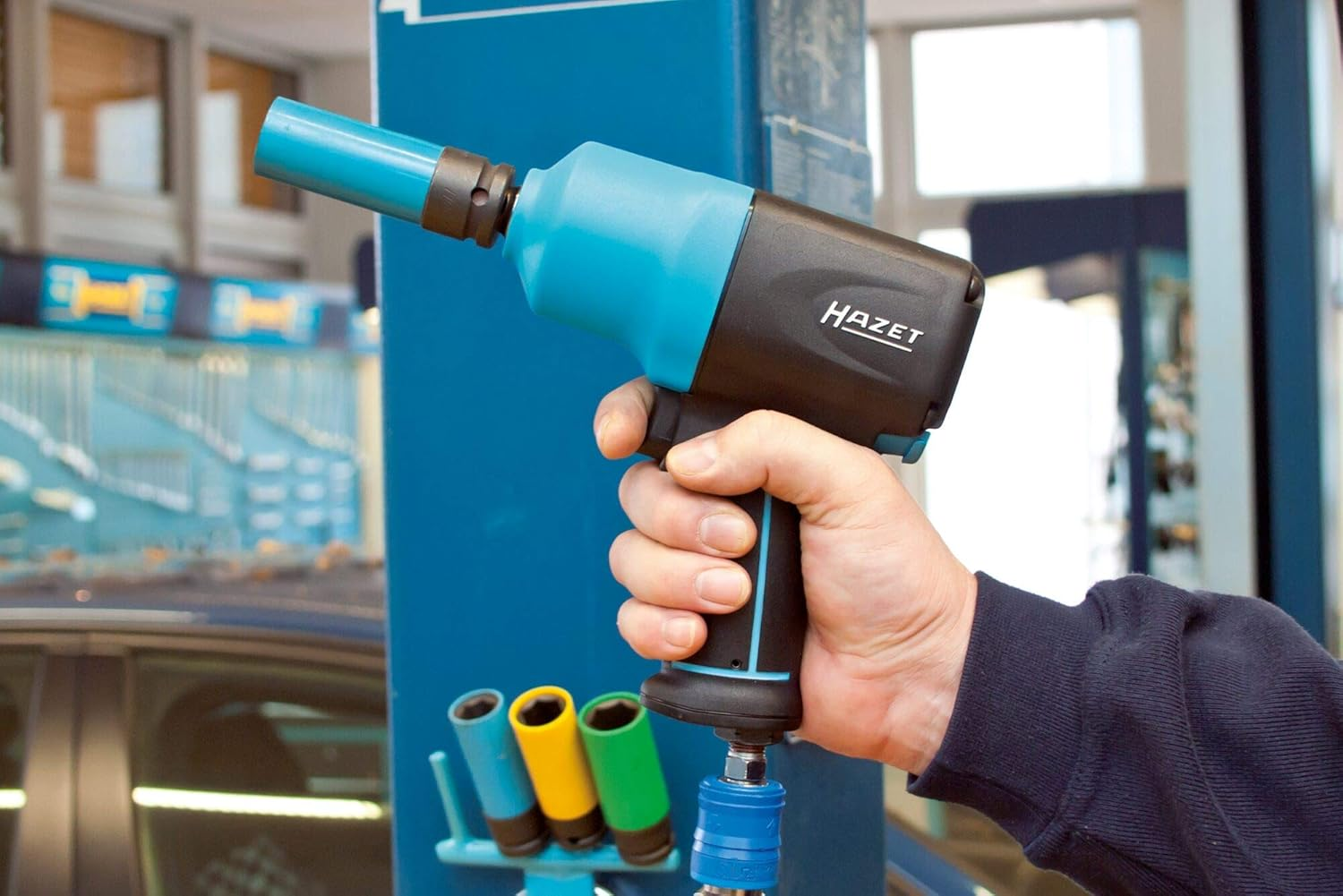 HAZET Pneumatic Impact Wrench 9012EL-SPC I Max. Loosening Torque 1700 Nm, Square 12.5 Mm (1/2 Inch) I Low-Vibration Tool for Tightening and Loosening Screws image number 2