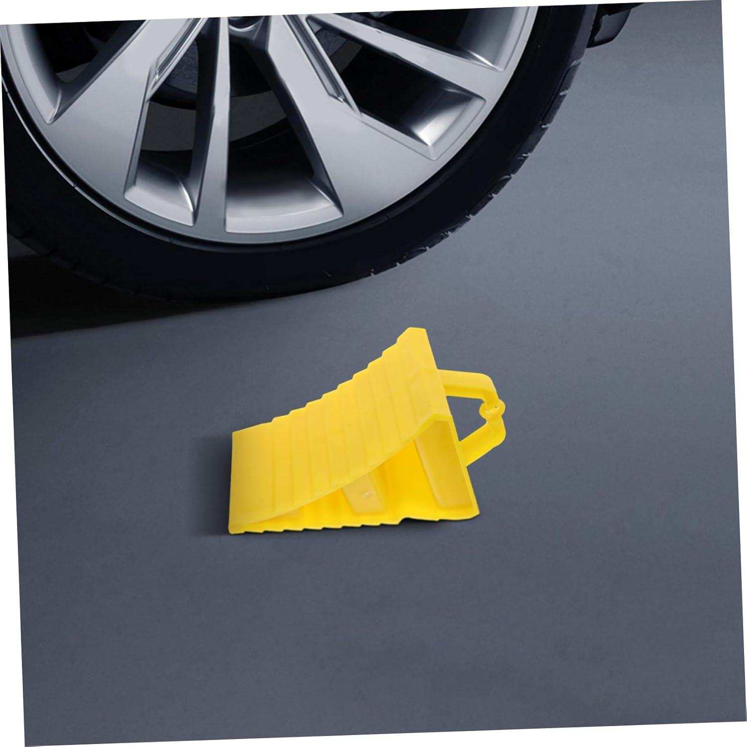 Zerodeko 2Pcs Non-Slip Plastic Wheel Chocks with Handle 20X12X11Cm Portable Car and Rv Tire Wedges Heavy Duty Garage Parking Supports for Travel Trailers and Campers image number 3