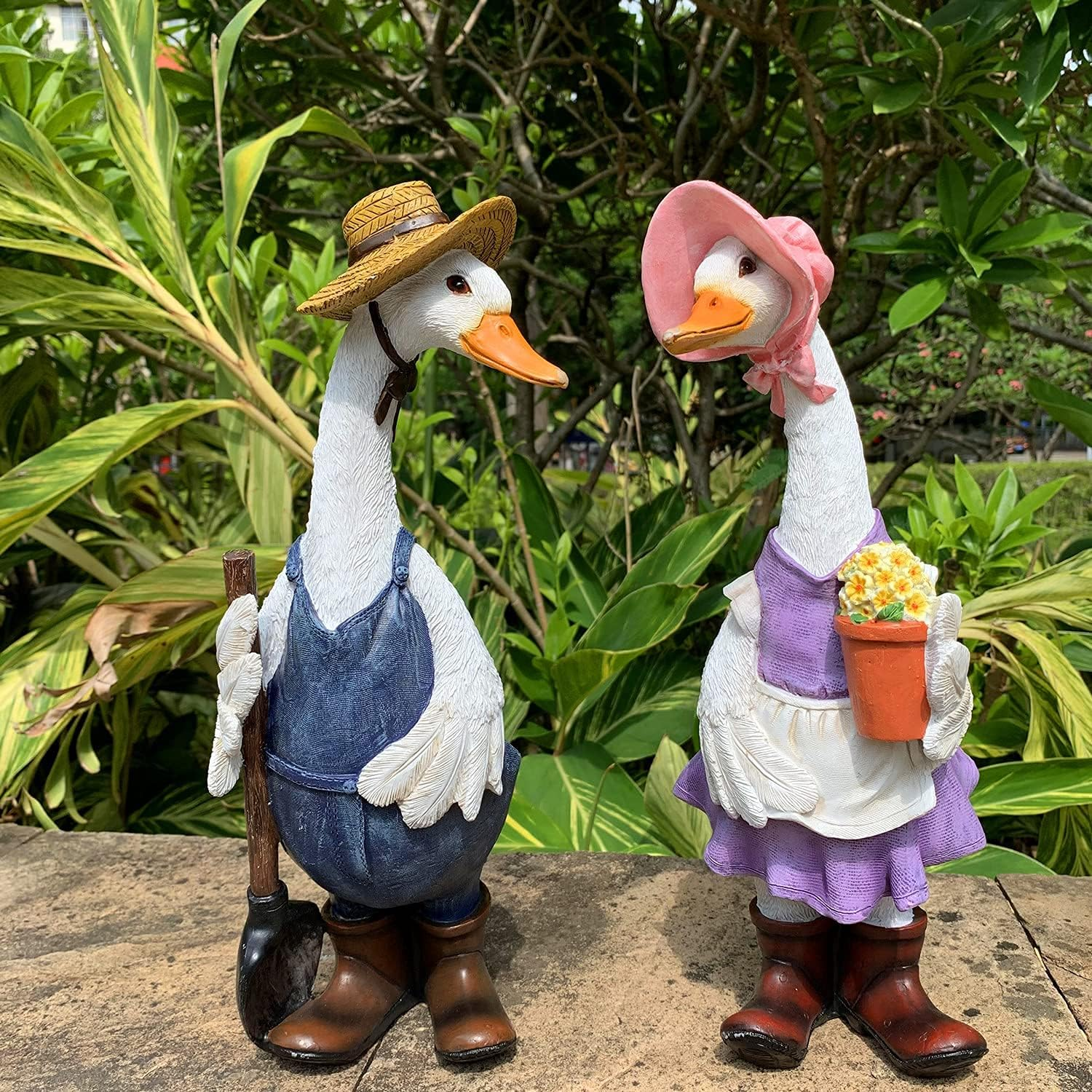 Ironrain Garden Statues Gardener Couple Duck, Indoor Outdoor Decorations Cute Ducks Art D&eacute;cor Goose Figurine Ornament for Yard Home Garden Patio and Office (Male)