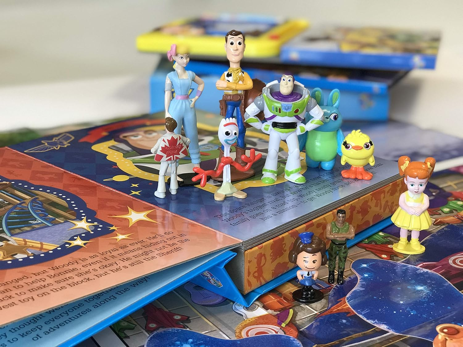 Disney / Pixar Toy Story 4 My Busy Books - Storybook, 10 Figurines, Playmat: with Storybook, 10 Figurines and a Playmat image number 1
