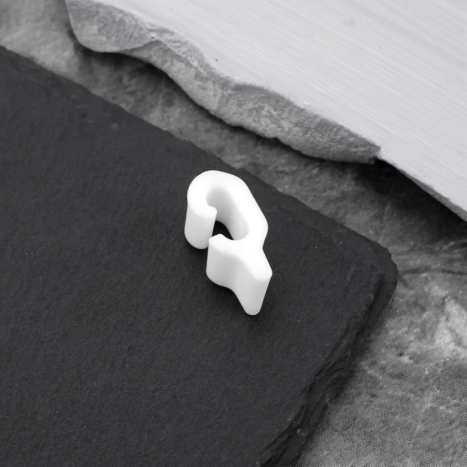 Briny River 50Pcs Wire Cage Clips Pet Cage Door Lock Detachable Connector Clamp Suitable for 4Mm Fence Net DIY Assembled Pet Cage Resin Storage Cabinet 17X11X7Mm image number 2