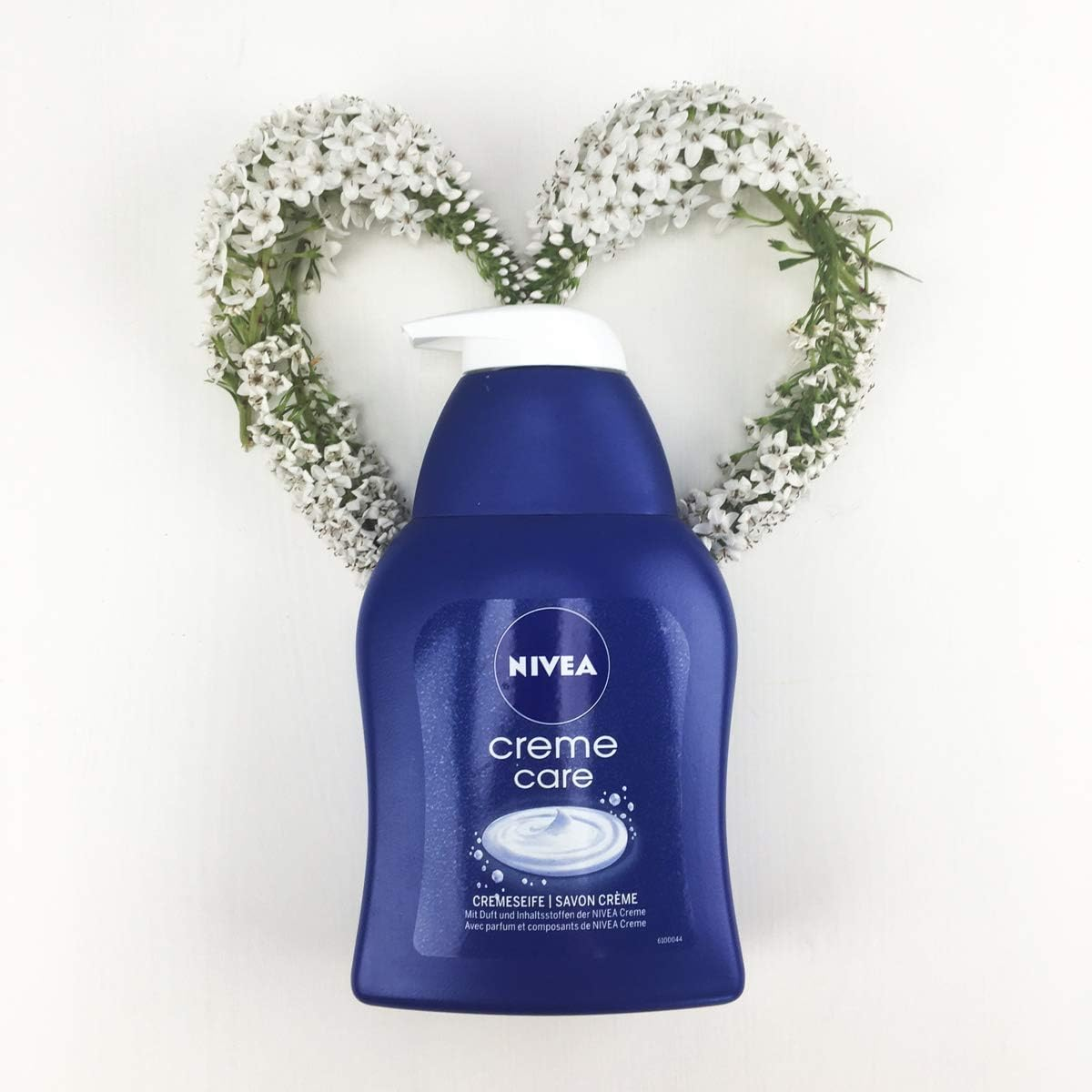 NIVEA Creme Care Cream Soap in Pack of 3 (3 X 250 Ml), Hand Soap with Fragrance and Ingredients of Nivea Cream, Mild Soap with Gentle Foam image number 5