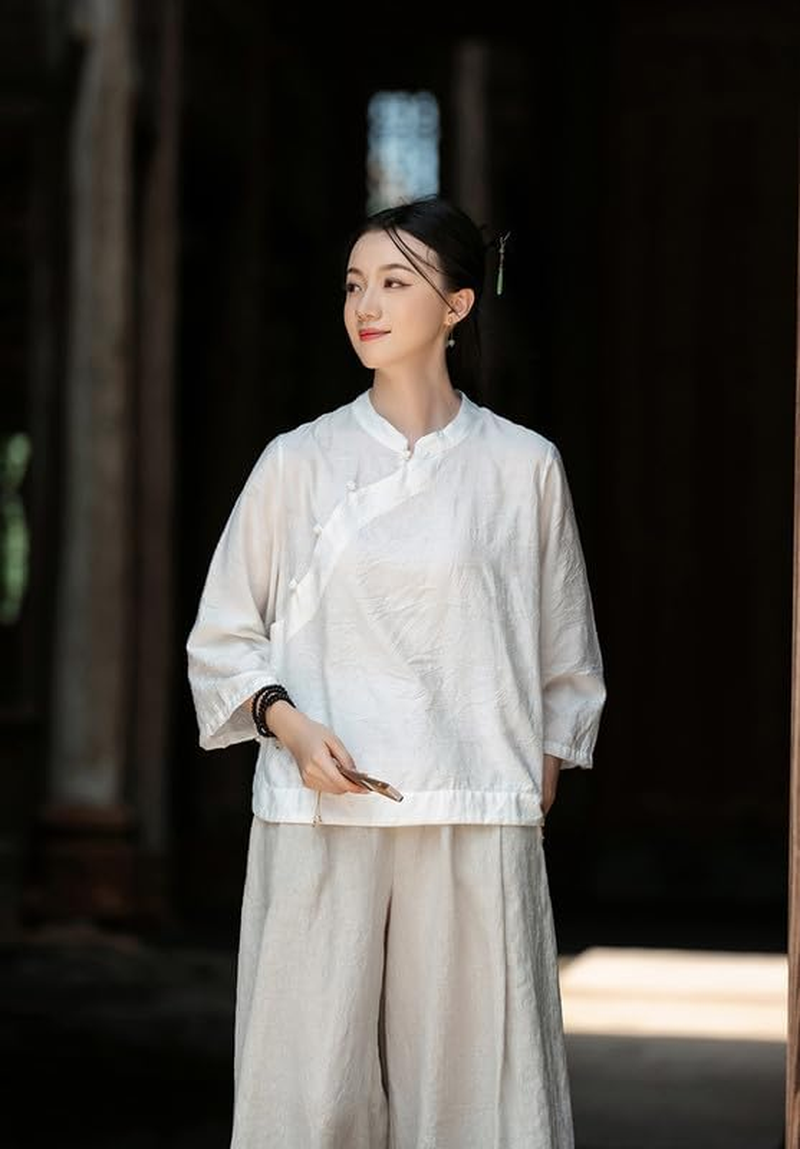 Elegant Floral Shadow Jacquard Chinese Style Blouse Vintage Shirt for Women image number 4