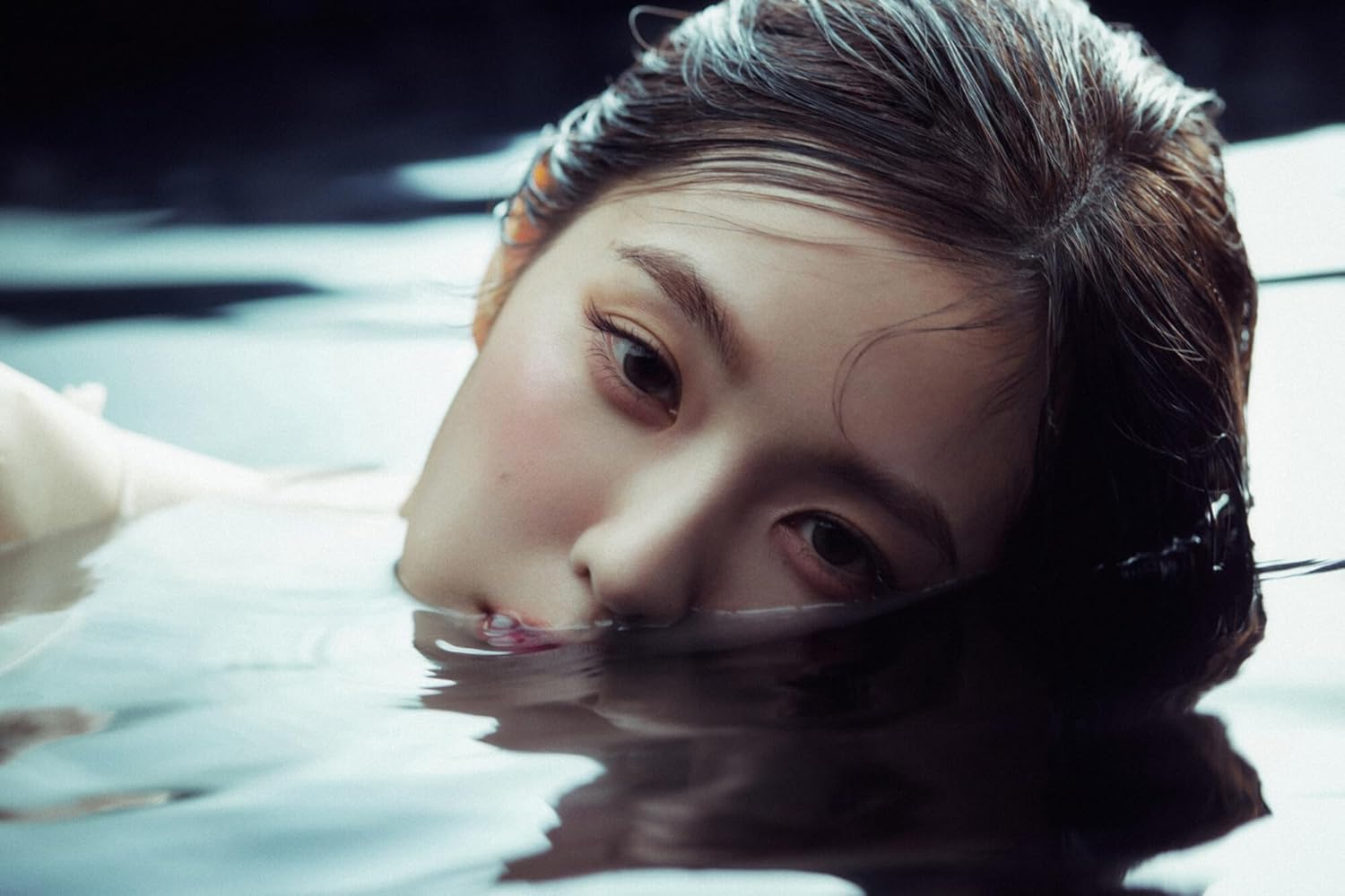 Red Velvet Irene like a Flower 1St Mini Album with Tracking Sealed (Photobook Version) image number 2