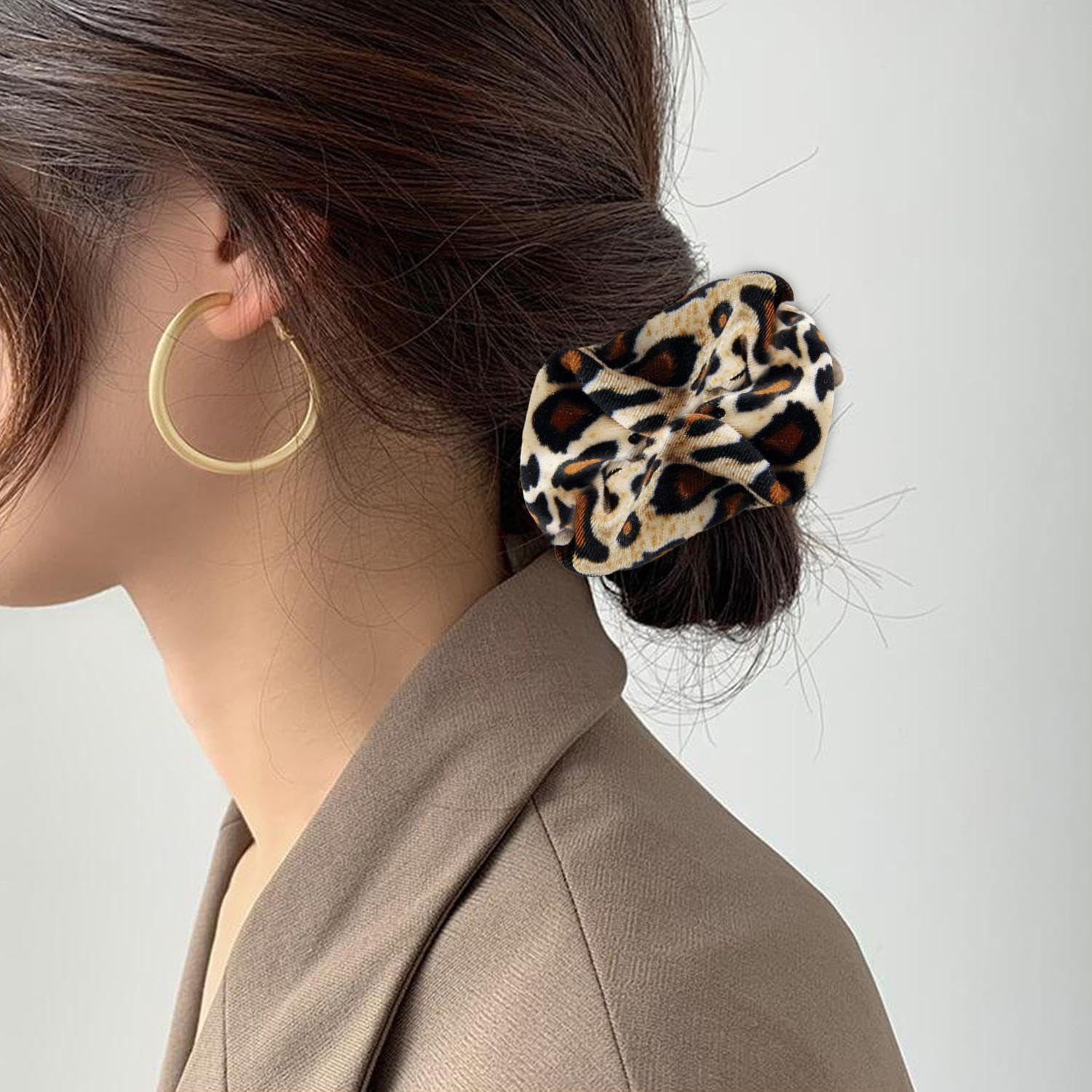 Pack of 4 Hair Bands with Zip & Secret Compartment - Discreet Money Hiding Place for Travel, Beach & Home Safe Storage Travel, Beach Hiding Valuables Home image number 1