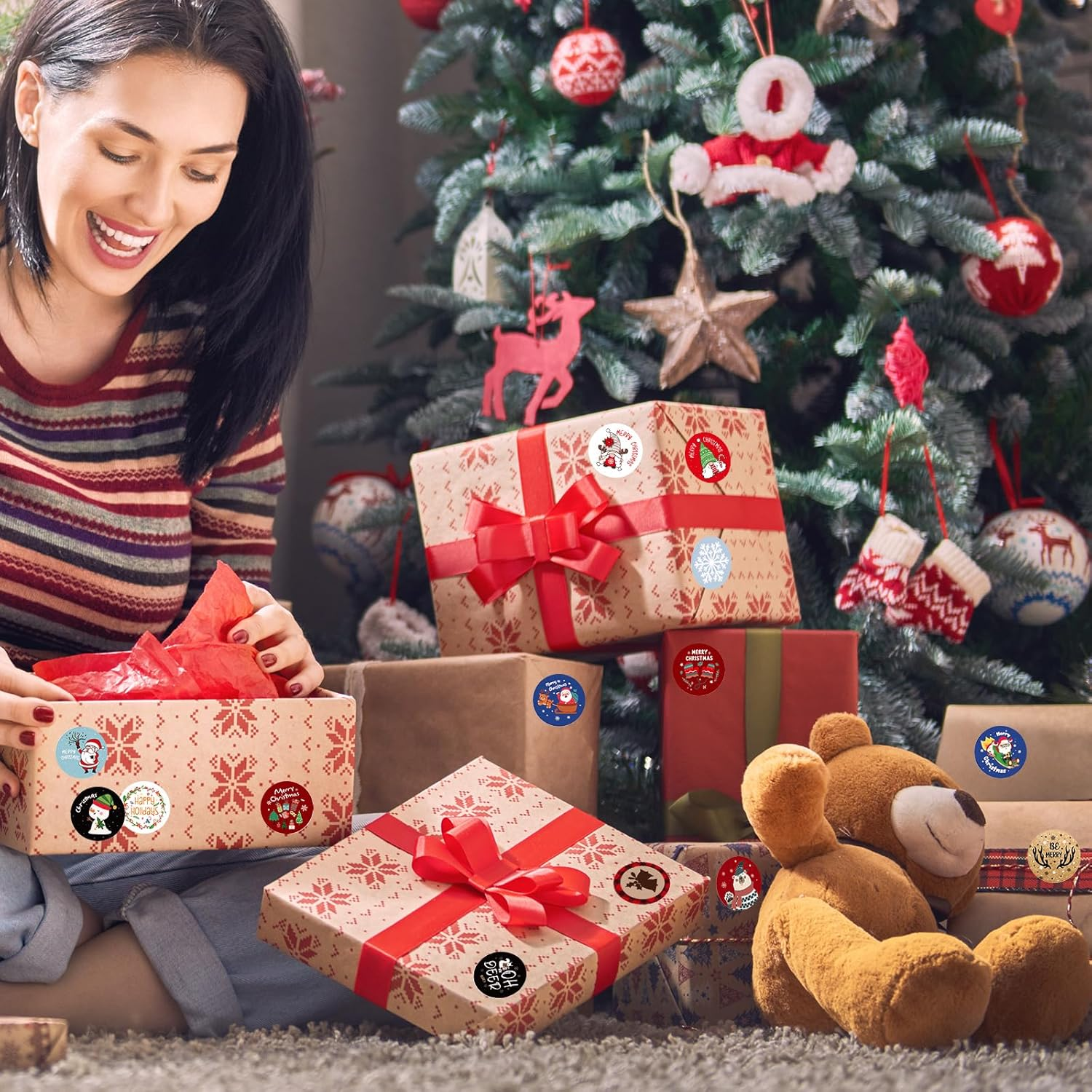 Simpeak Christmas Stickers, 192 Pcs Self-Adhesive Merry Christmas Santa Snowflake Sticker, round Envelope Presents Gift Stickers Decal, 16 Sheets, 8 Styles