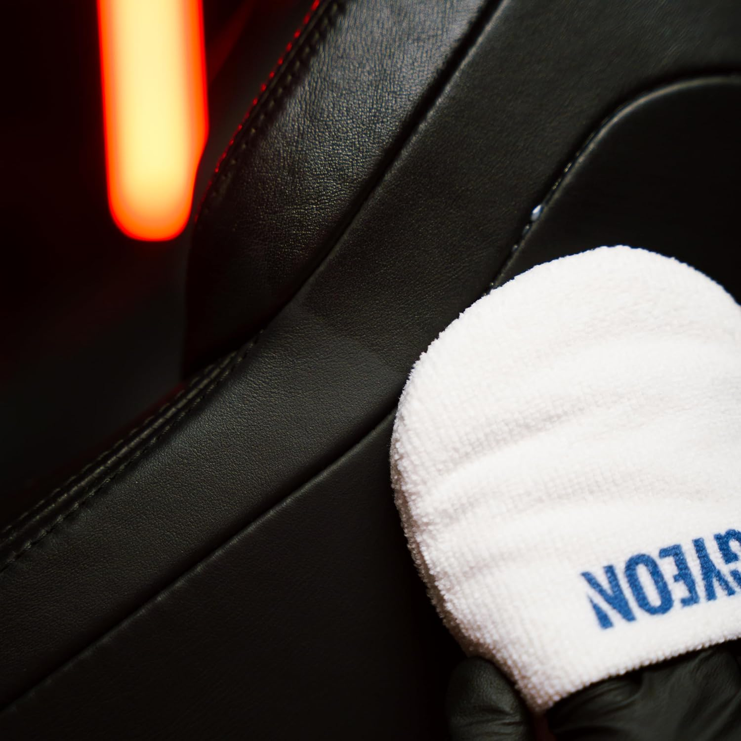 GYEON Quartz Q&sup2; Leathercoat - Easy to Use Leather Protection, Water Based, Wipe on Wipe Off, Non Greasy Satin Finish, Highly Repellent and Prevents UV Fading image number 2