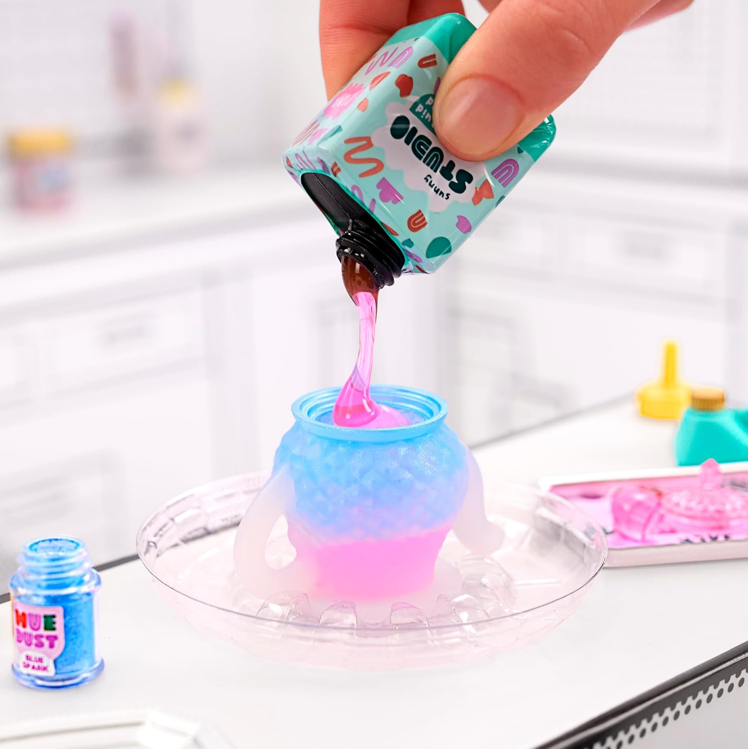 Mga'S Miniverse Make It Mini Lifestyle Series 2 - Mini Collectibles, DIY, Crafts, Resin Play, Replica Items, Moulds, Teapots, Teacups, Candles, Vase - for Collectors, Ages 8+ Years image number 4