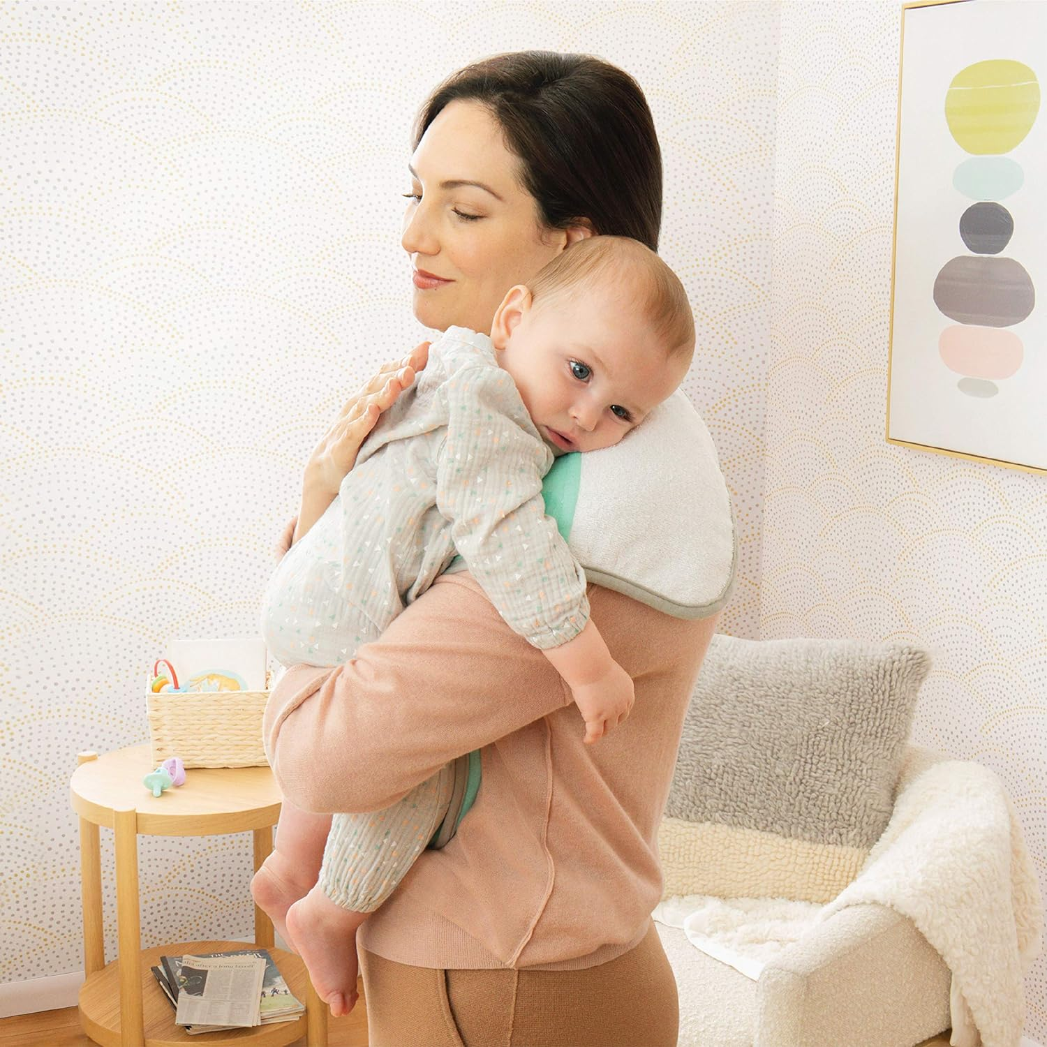 Munchkin Theraburpee with Essential Oils: Colic & Fever Rescue Kit + with Hot & Cold Therapy Burp Cloths & Aromatherapy image number 6