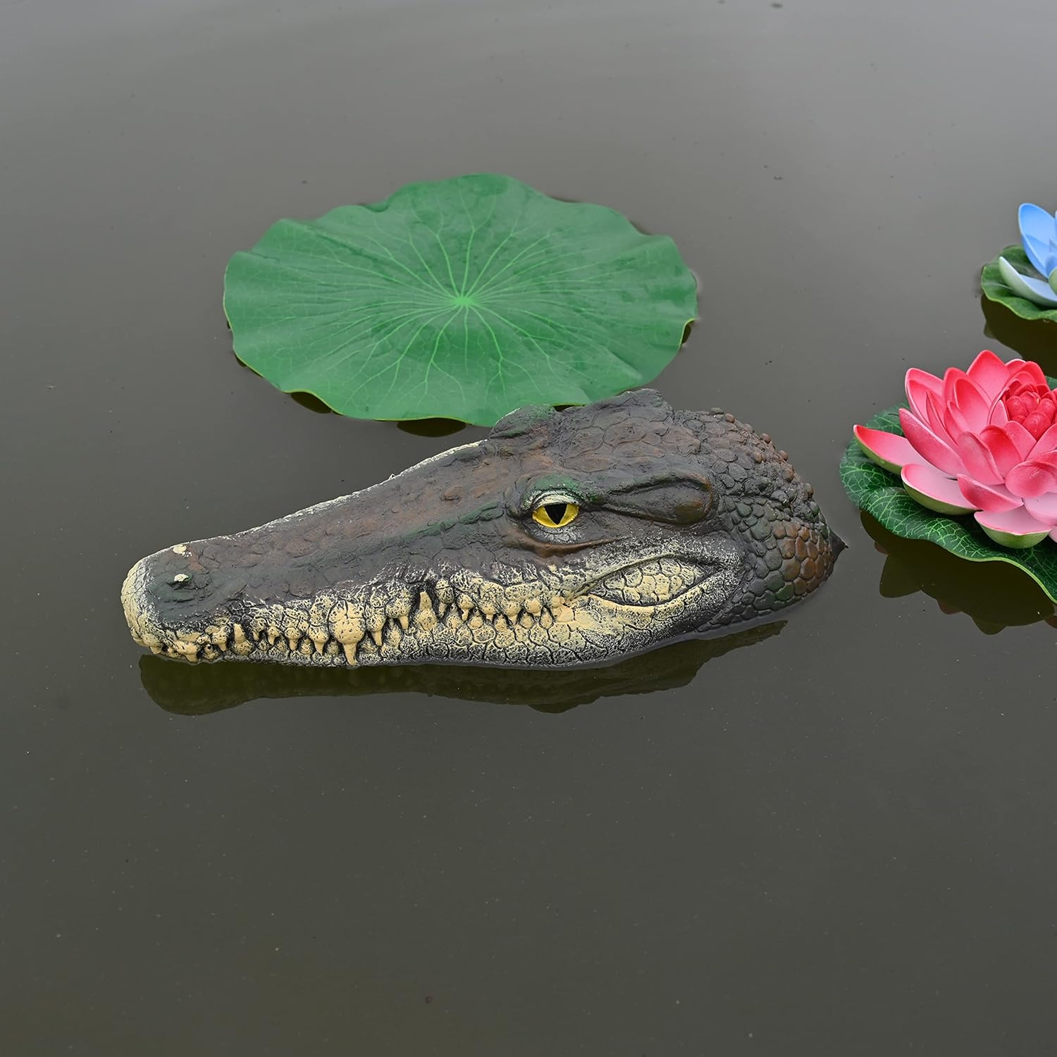 Floating Alligator Head Decoy, Pond Accessories Alligator Pool Float, Fake Gator Head, Duck Deterrents for Pool and Pond, Outdoor Pool Decor Crocodile Head for Decorations