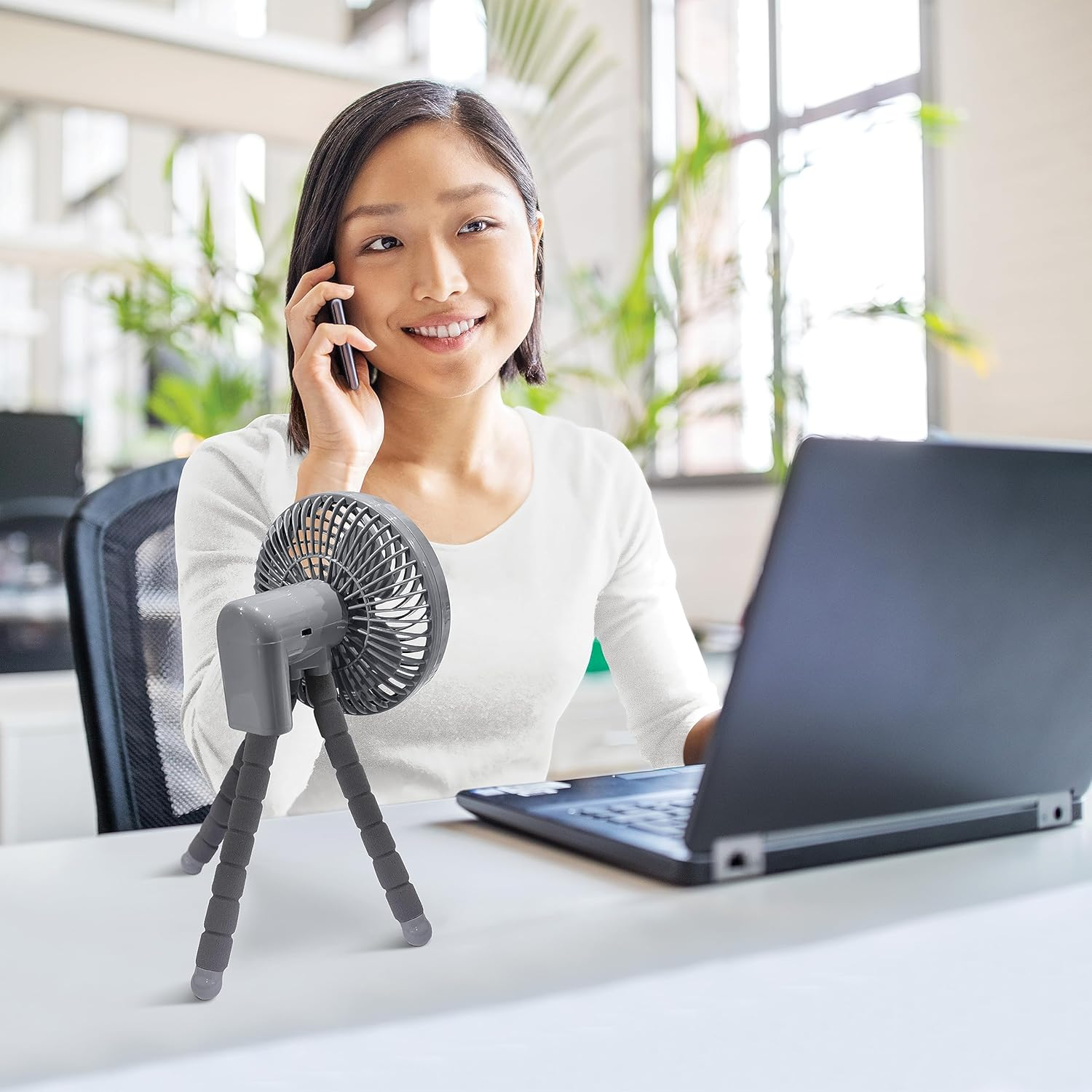 Dreambaby Pram Fan, Tripod Clip on Fan, Stroller Fan for Babies, Handheld Fan, Desk Fan, Portable Fan. Deluxe Smart-Grip Battery Tripod Fan. Cooling Fan for Stroller, Car Seat, Cot, Desk, Gym image number 4