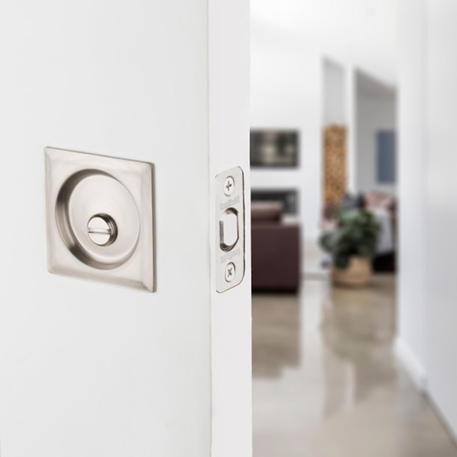 Kwikset 335 round Bed/Bath Pocket Door Lock in Satin Chrome image number 3