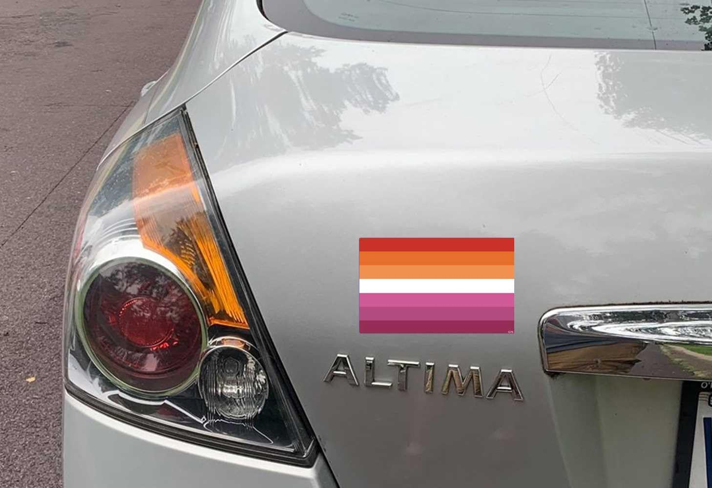 Gear Tatz - Lesbian Pride Flag - LGBTQ - Bumper Stickers - 3 X 5 Inches - Professionally Made in the USA (Vinyl,X1) image number 1