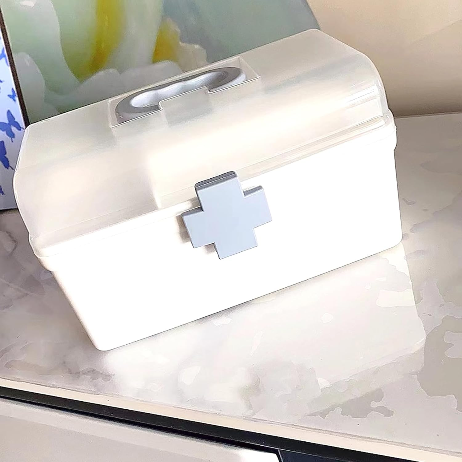 2 Layers Plastic First Aid Box with Portable Handle,Emergency Medicine Kit Case Organizer for Family,Empty Medicine Box for Home Large Capacity Medicine Storage Bins with Lid（12 * 12 * 21Cm）