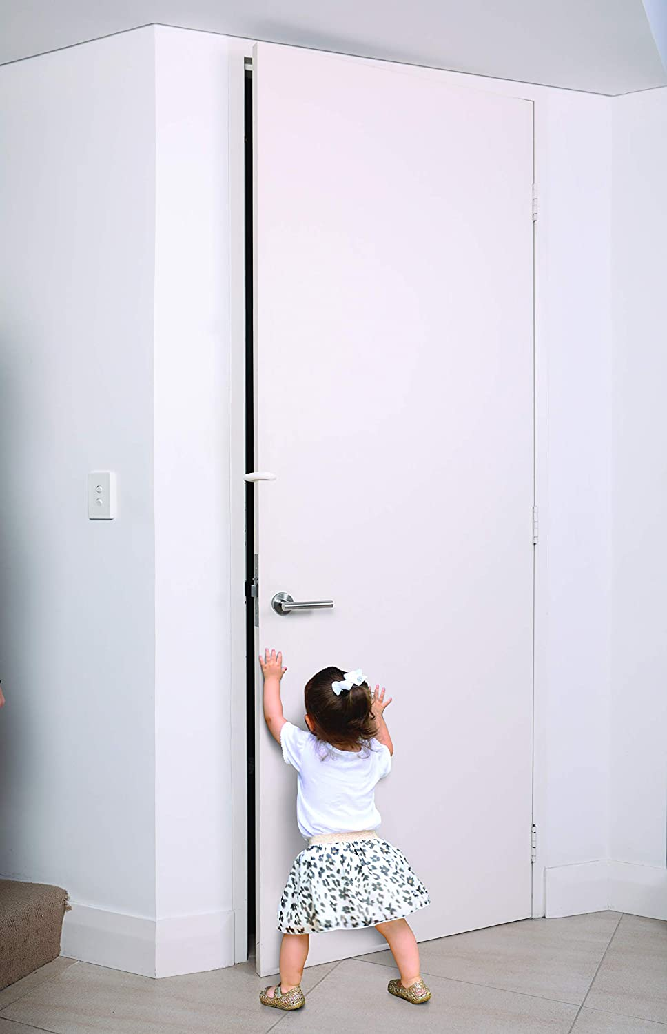 Dreambaby Silicone Finger Pinch Door Guard image number 3