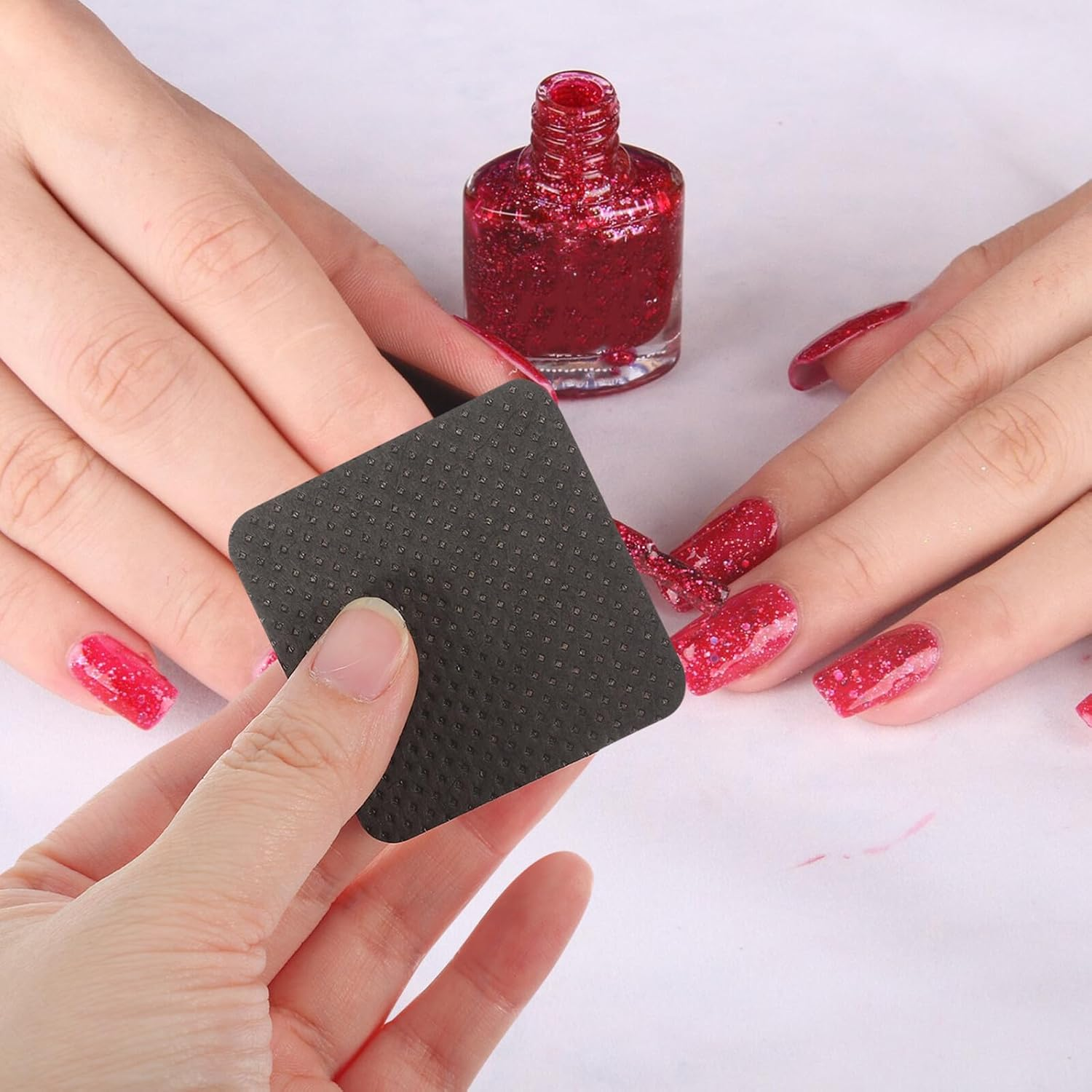 HOOTNEE 600Pcs Nail Wipes Pads for Gel Nails and Eyelash Extension Glue Cleaning Lightweight Non-Woven Polish Remover Tools for Manicure and Prep Portable for Travel Use