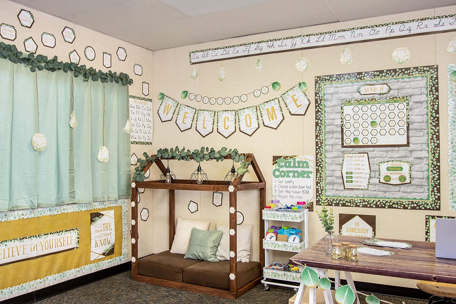 Teacher Created Resources Eucalyptus Pennants Welcome Bulletin Board (TCR8472)