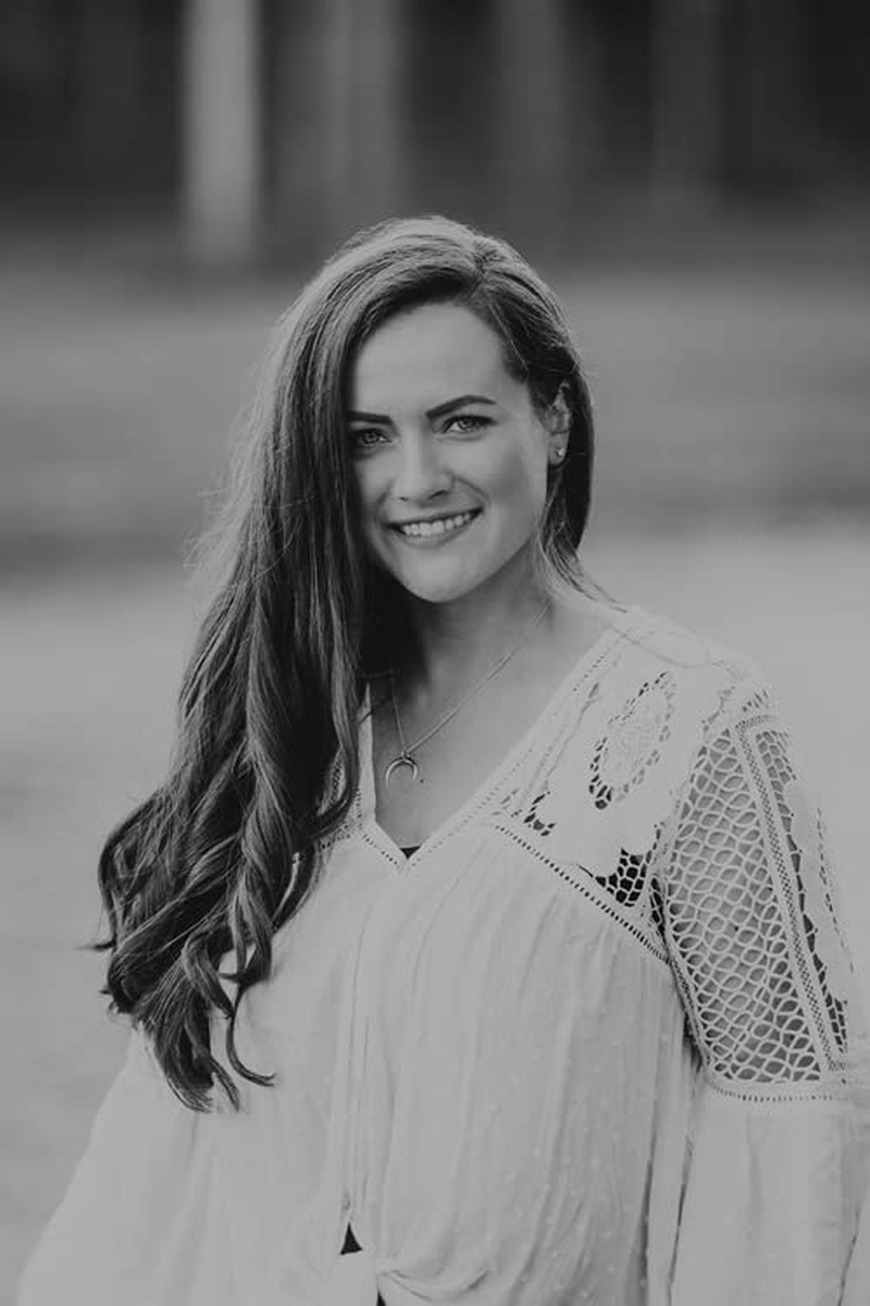 Wild Reverence: the Epically Romantic, Richly Imagined New Fantasy for 2025 from the No. 1 SUNDAY TIMES Bestselling Author of DIVINE RIVALS image number 3