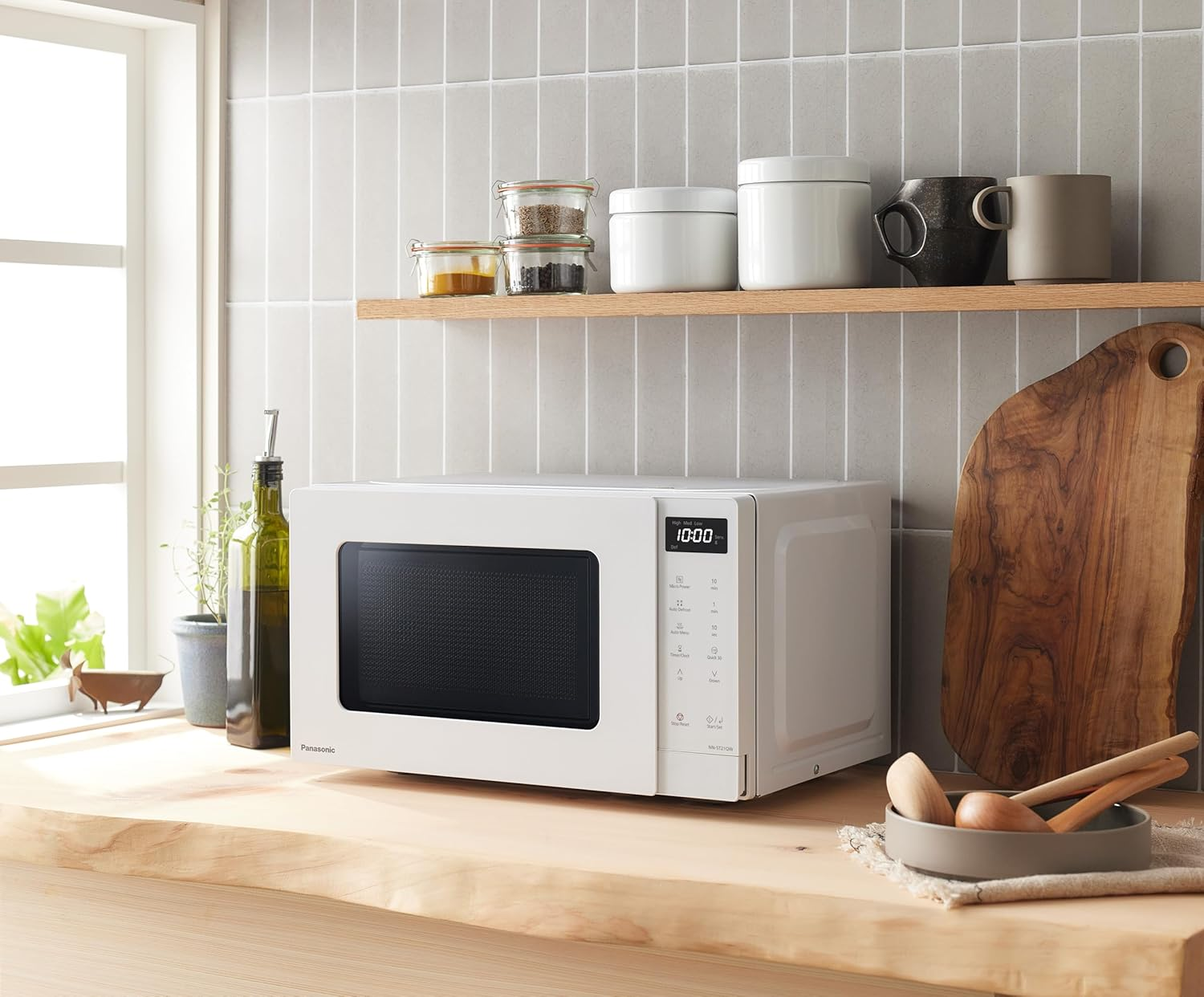 Panasonic 20L 800W Compact Microwave Oven with Auto Menus, White (NN-ST21QWQPQ) image number 5