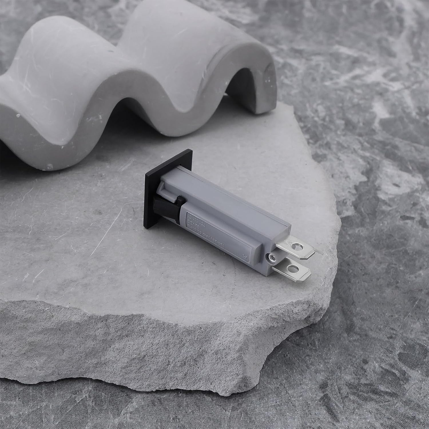 3Pcs W Type 20A 2Pin Thermal Circuit Snap-In Breaker Fuse Suitable for Transformers Motors Battery Chargers image number 5