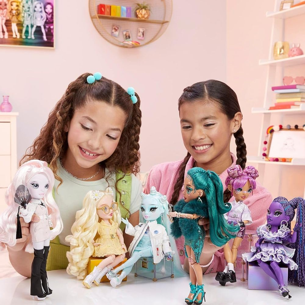 Rainbow High Shadow High - Dia MANTE - Purple Fashion Doll with Fashionable Outfit and 10 plus Colourful Play Accessories - Great for Kids and Collectors from Ages 12 image number 4