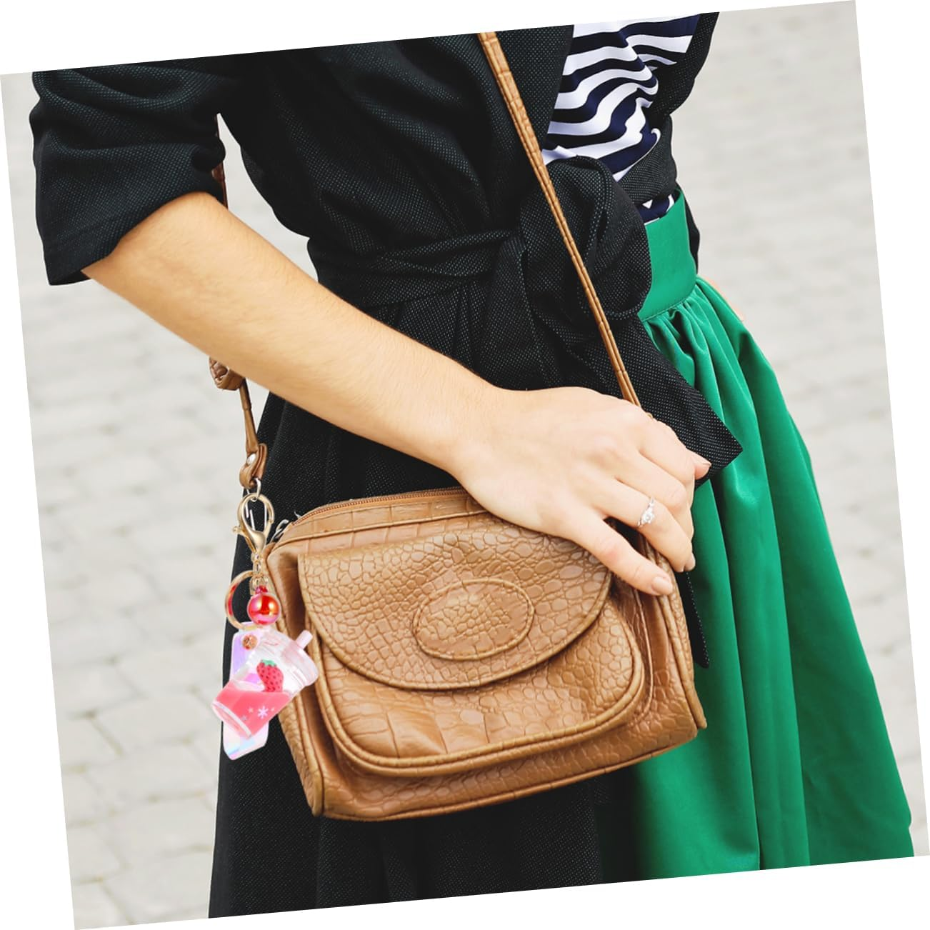 1Pc Fruit Keychain Hand Bags Elegant Key Chain Tote Purse for Women Fringe Purse Car Trim Wallet for Women Creative Quicksand Key Ring Quicksand Liquid Tote Bag Tassel Miss White image number 6