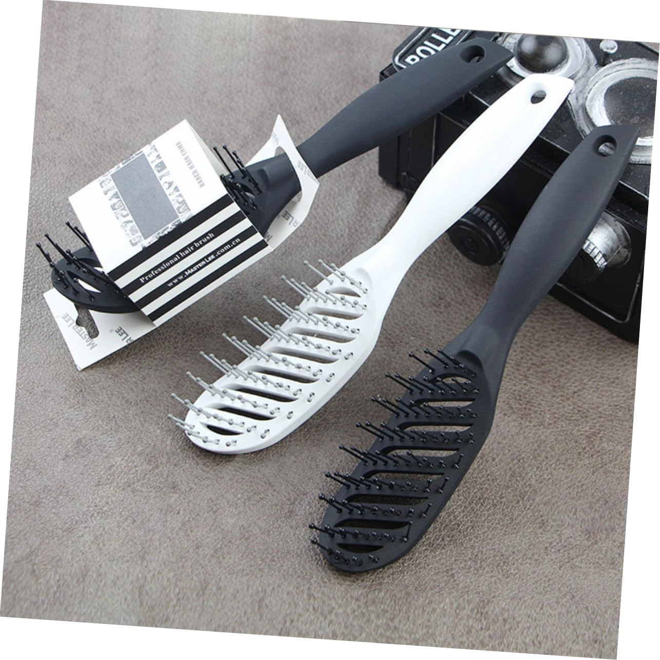 1Pc Curved Massage Comb Lightweight Plastic Hairdressing Styling Tool for Women Portable Black Comb for Care and Styling for Ladies