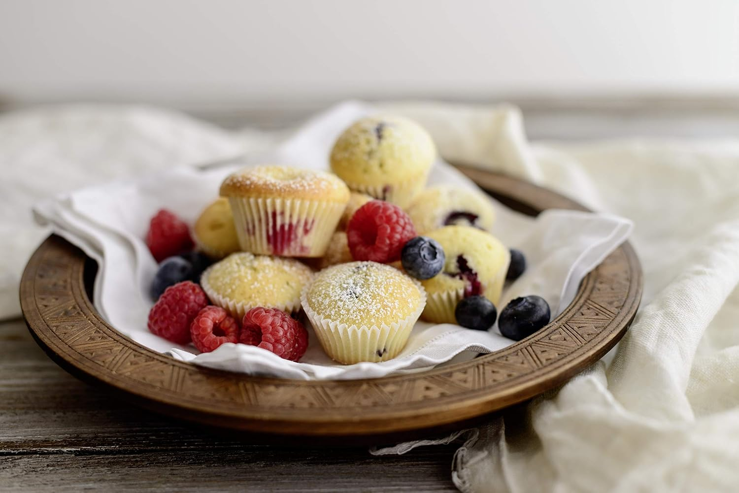 Dr. Oetker Tradition 24-Piece Non-Stick Bakeware Muffin Tin, Black image number 5