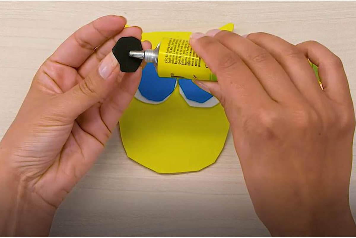 UHU Water-Resistant Creativ' Foam Rubber and Flexible Materials Glue 33Ml &ndash; Card of 1, (33-47195) image number 2