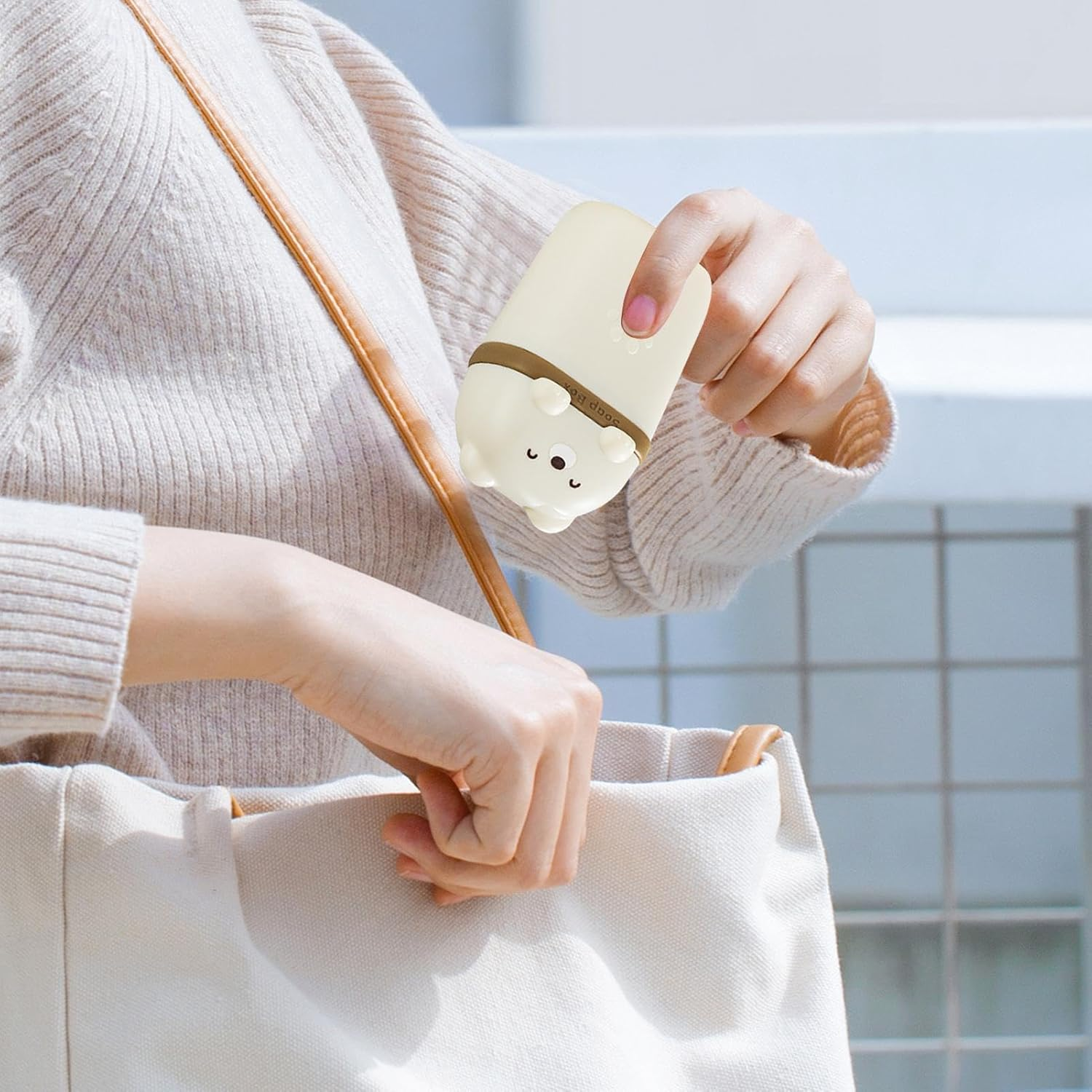 Solid Shampoo Bar Holder, Travel Body Cleaning Bar Box, with Draining Shampoo Washing Bar Container Cute Bear Shape - Pink image number 3