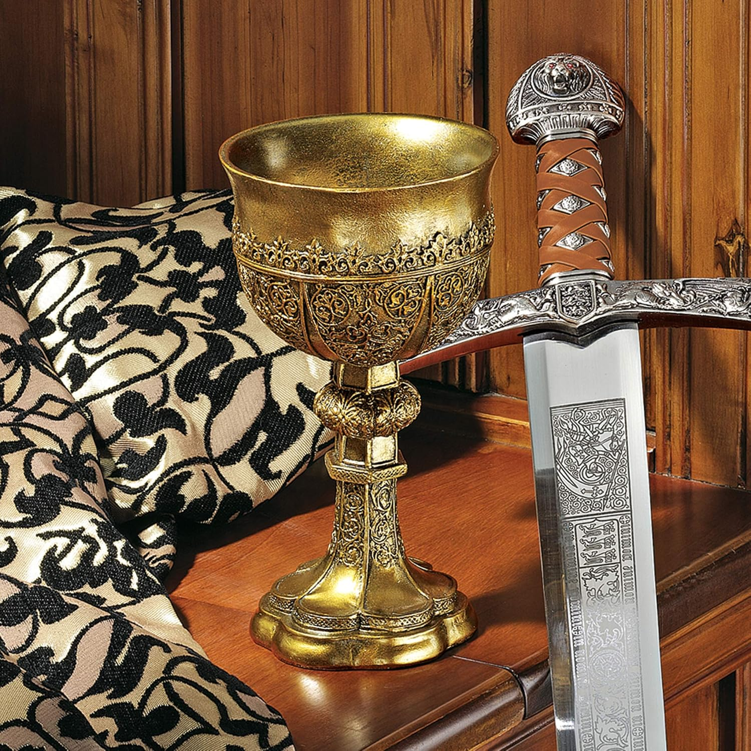 King Arthur S Golden Chalice Gothic Sculpture image number 3